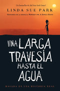 Una Larga Travesía Hasta El Agua: Basada En Una Historia Real (a Long Walk to Water Spanish Edition) - Hardcover